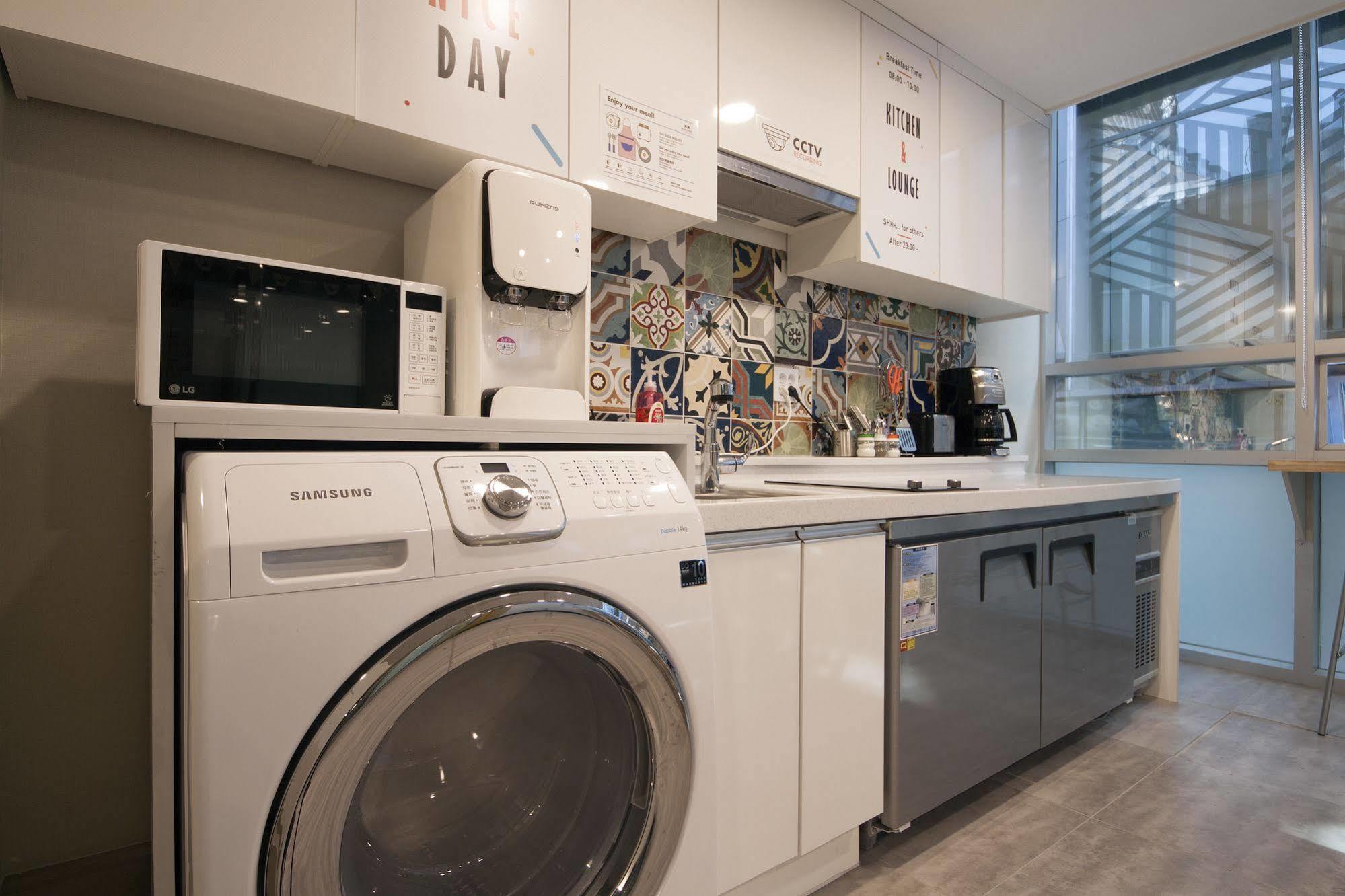 Oyo Hostel Myeongdong 1 *